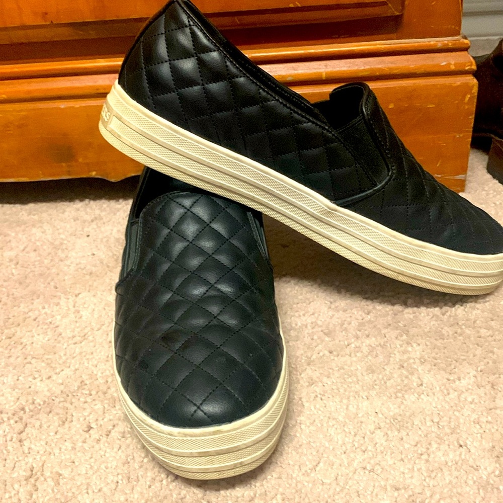 Black quilted loafer